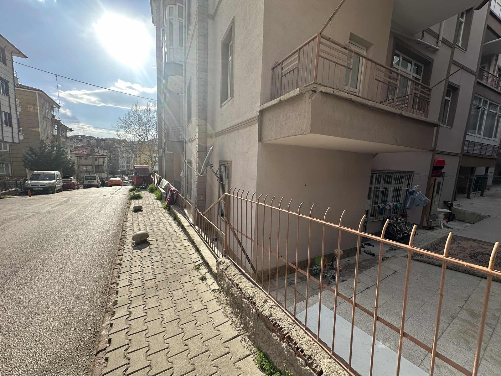 İ&F GAYRİMENKULDEN GÜZELTEPEDE 3+1 YOLA CEPHE GİRİŞ KAT