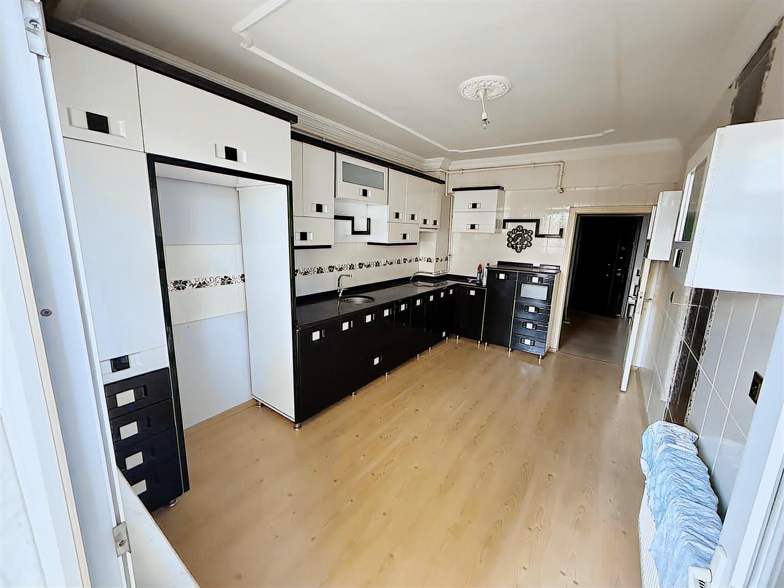 ESKİ MAKRO AVM YANI BİNADA YENİ YAPI 4.KAT 3+1 DAİRE