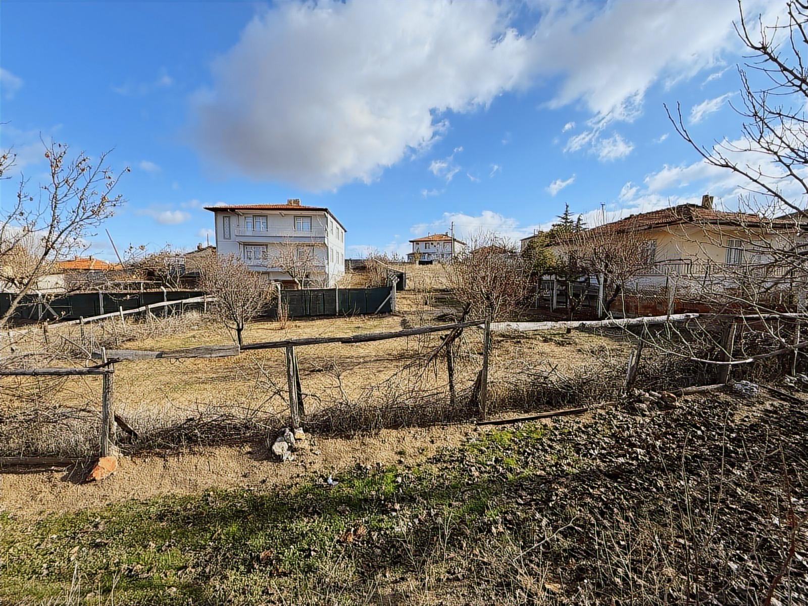 İ&F DEN YUVA DA ETRAFI ÇEVRİLİ PARK YANI 402 M² BAHÇE
