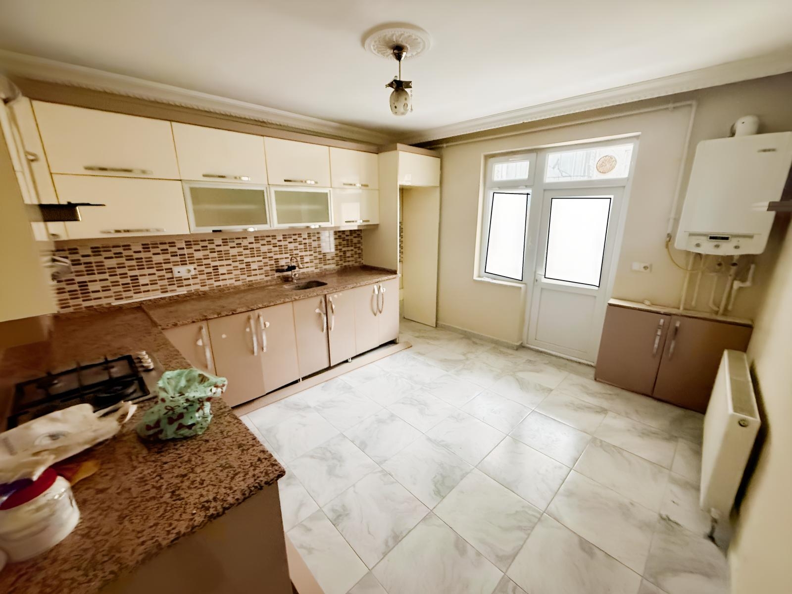 i&F GAYRİMENKULDEN ÇARŞAMBA PAZARI YAKINI 1. KAT ASANSÖRLÜ DAİRE