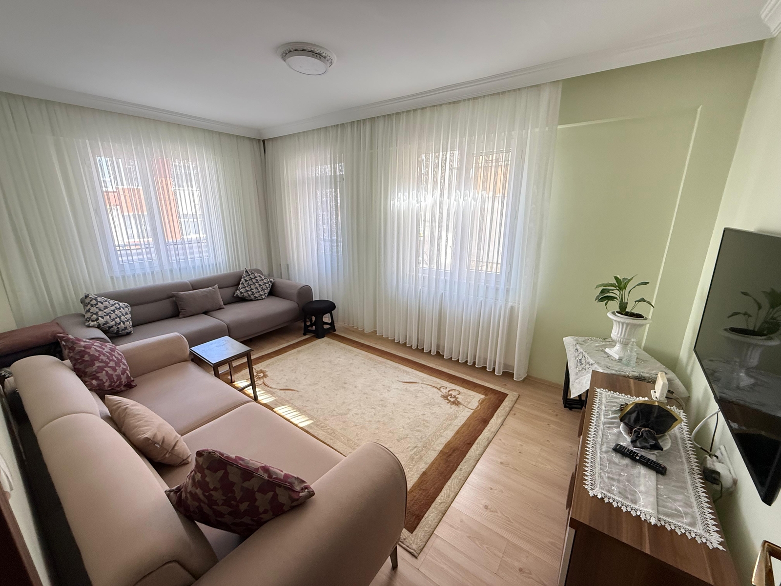 OVACIKTA GENİŞ, YENİ VE MERKEZİ KONUMDA 3+1 FIRSAT DAİRE!