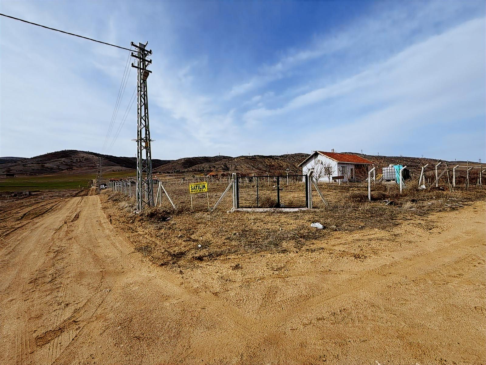 İ&F DEN HACILARDA MANZARALI KÖŞEBAŞI ANAYOL YAKINI 689 M2 ARSA