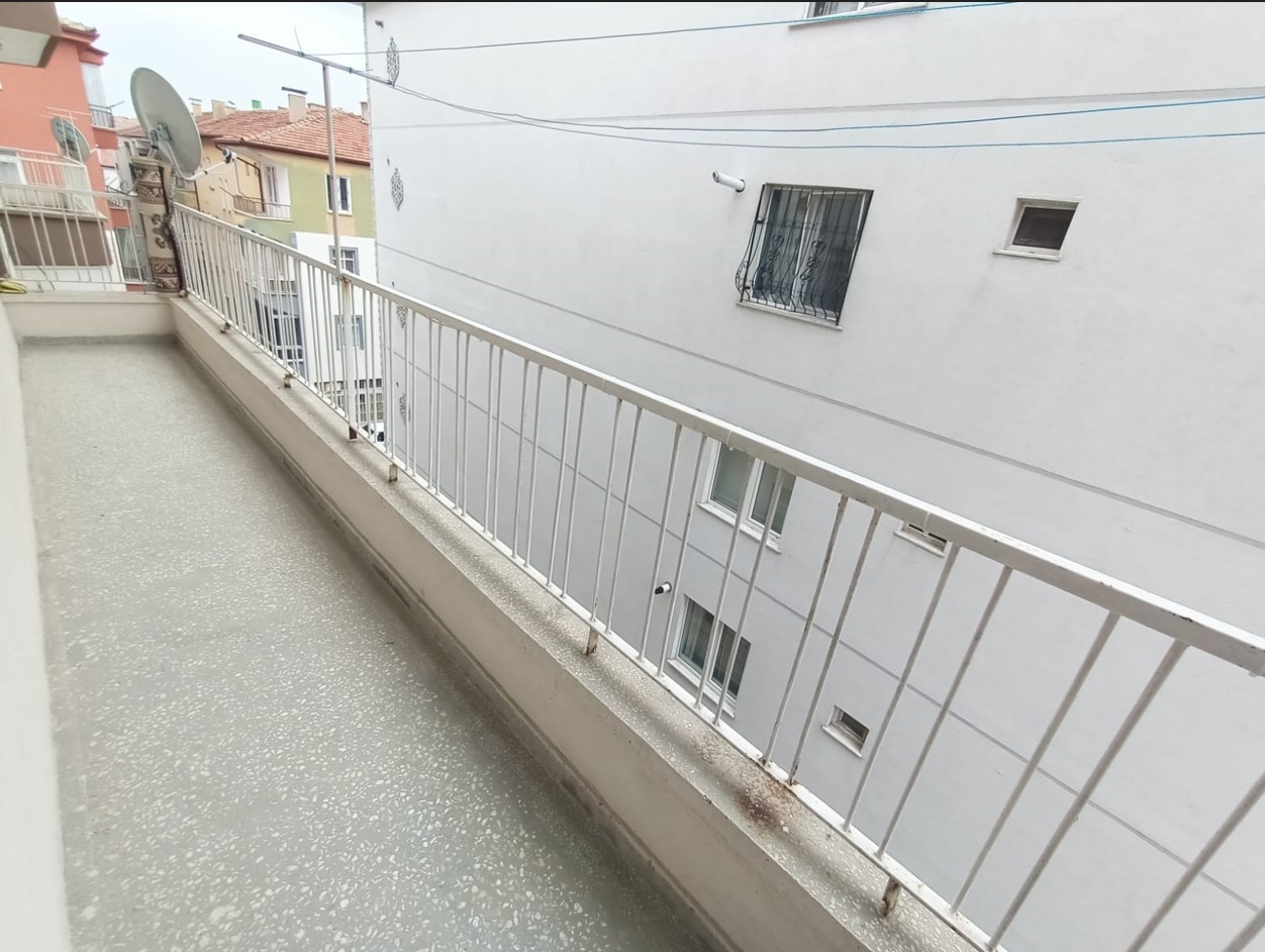 İ&F DEN MERKEZİ KONUMDA MASRAFSIZ ARAKAT 3+1 FIRSAT DAİRE
