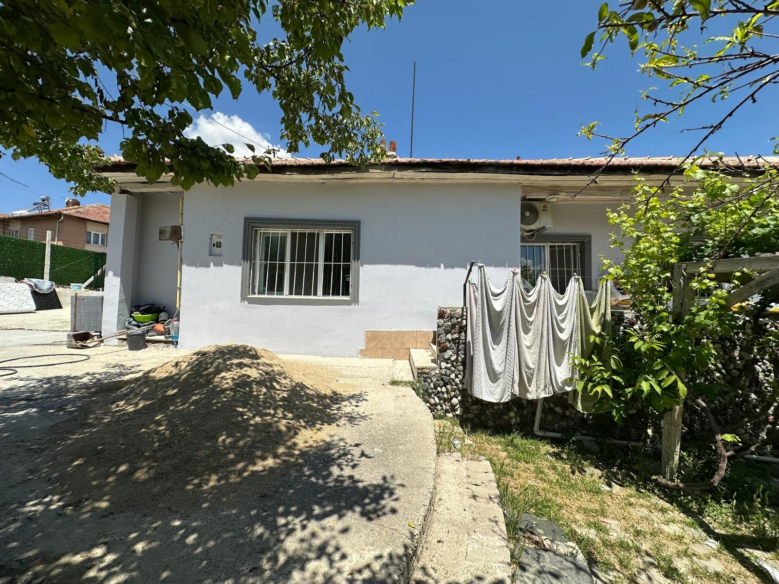 İ&F DEN YUVADA 740 M² ARSA ÜZERİNE KURULU İÇİ YAPILI MÜSTAKİL EV