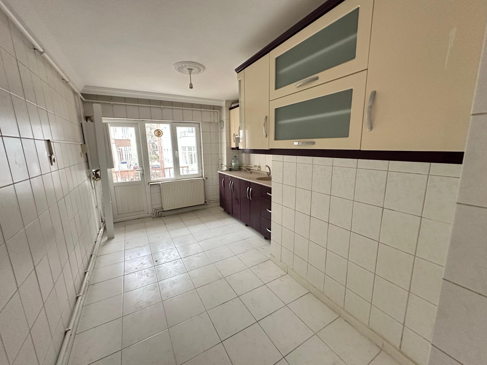 ATATURK BULVARINDA FIRINLI CAMİNİN KARŞISINDA ASANSÖRLÜ 3+1DAİRE