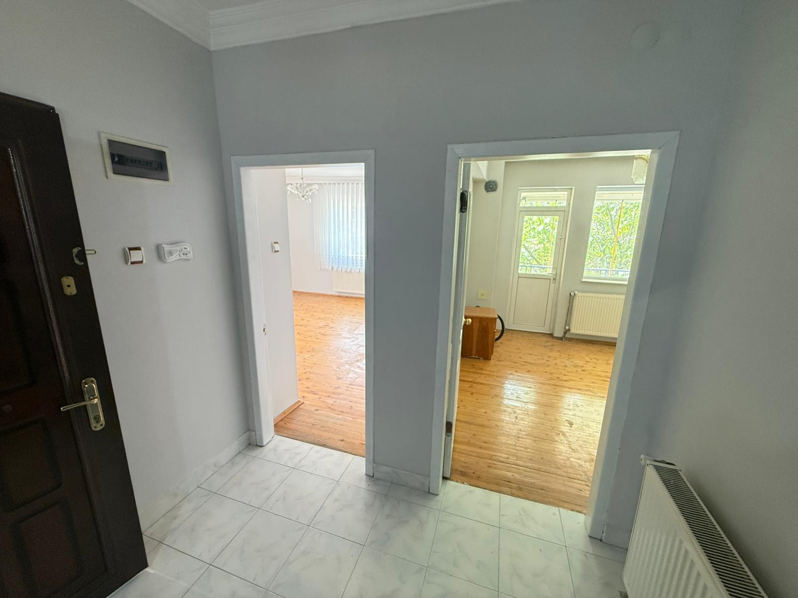 BAĞLARBAŞINDA İHTİSAS VE İL JANDARMA YAKINI 1.KAT FERAH DAİRE