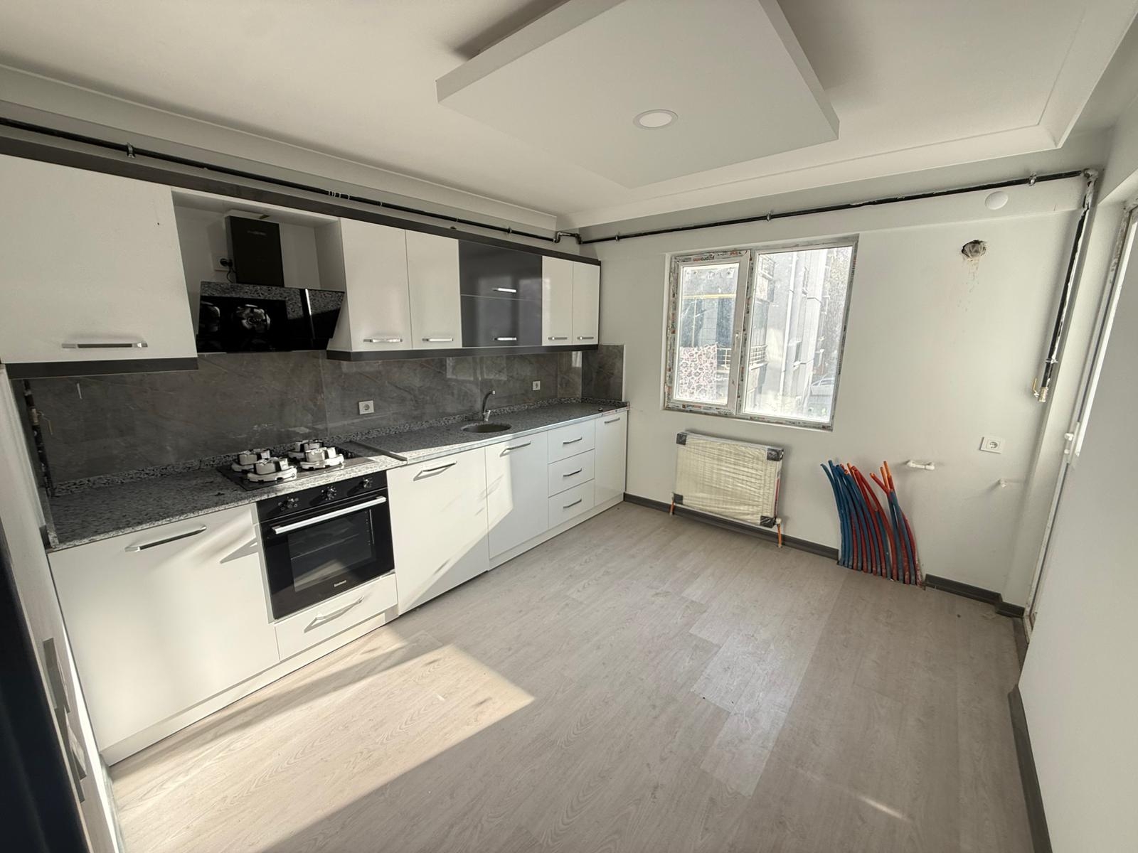 İ&F GAYRİMENKUL DEN ÇALLİÖZDE DOMİNOS YAKINI ARAKAT SIFIR DAİRE