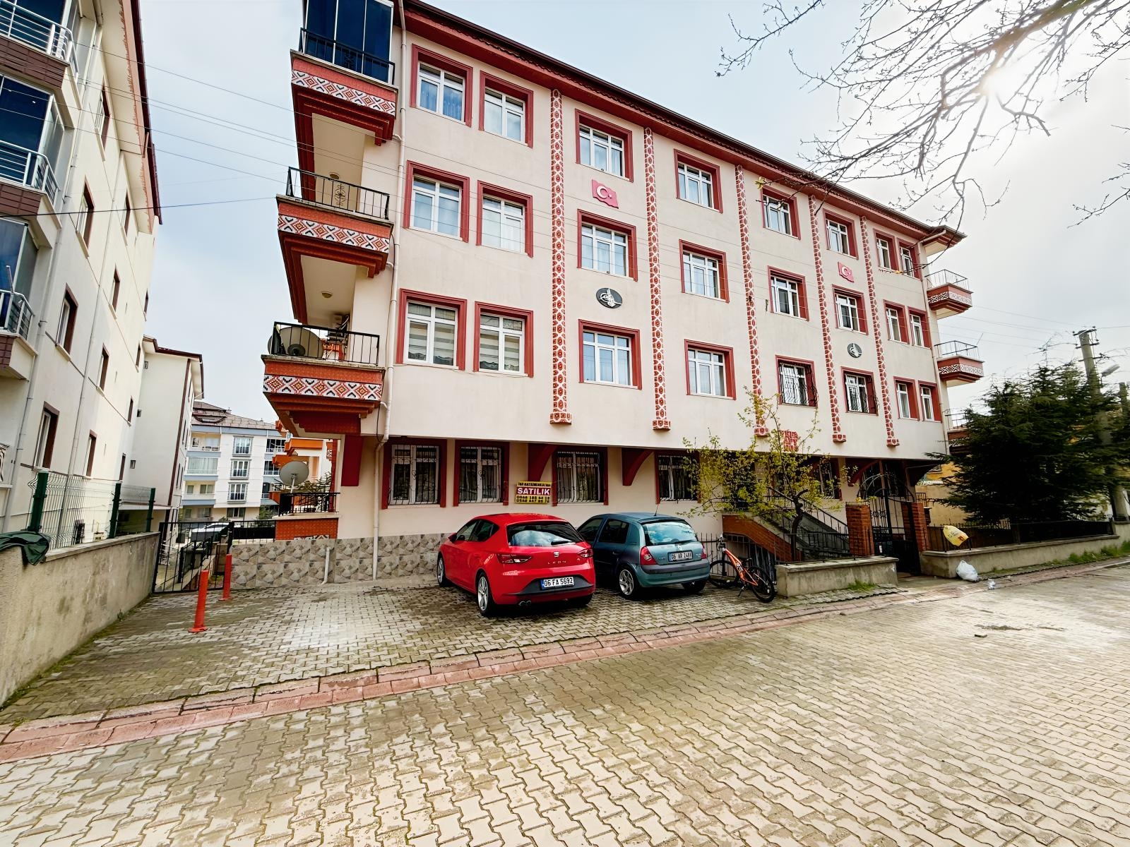 İ&F DEN BAĞLARBAŞI CUMA PAZARI MEVKİ GİRİŞ 3+1 ACİL SATILIKDAİRE
